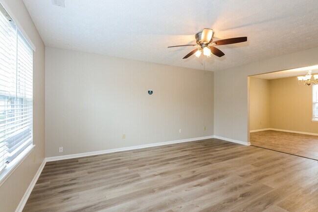 Building Photo - 8570 Eagles Nest Dr