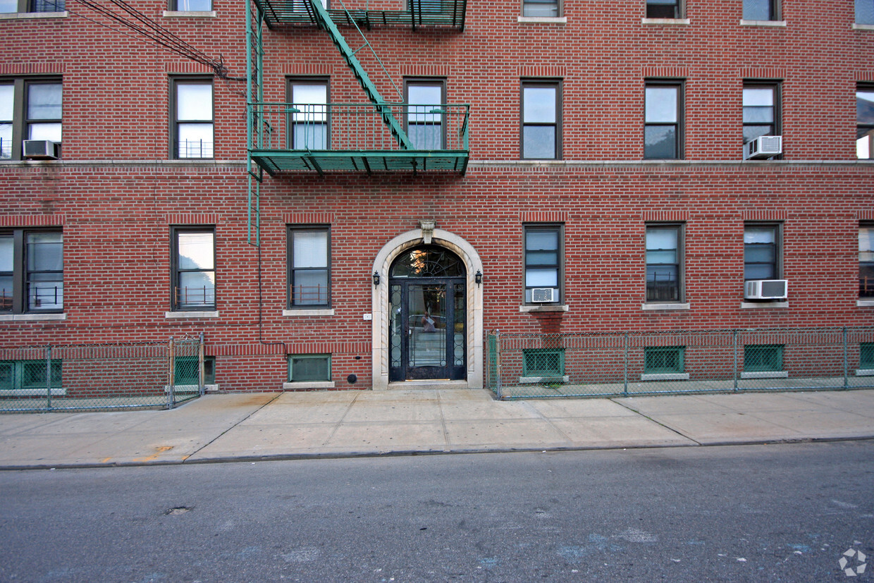 Building Photo - 18-02 Astoria Park S