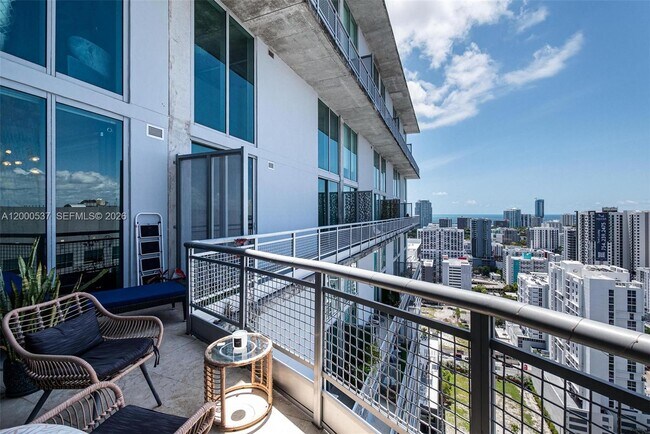 Foto del edificio - 690 SW 1st Ct