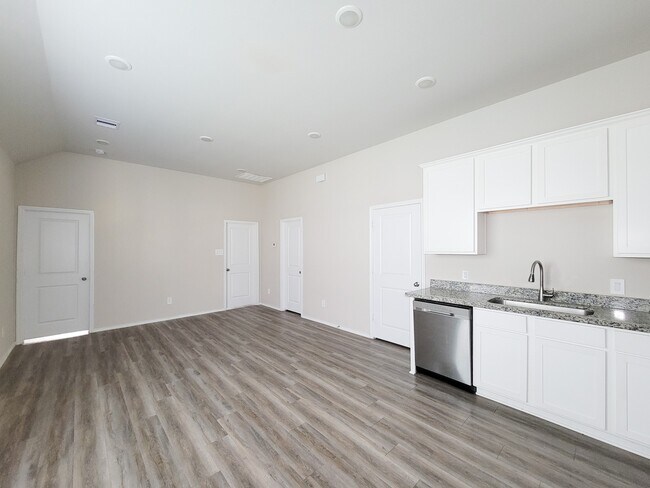 Building Photo - 11720 White Cedar St