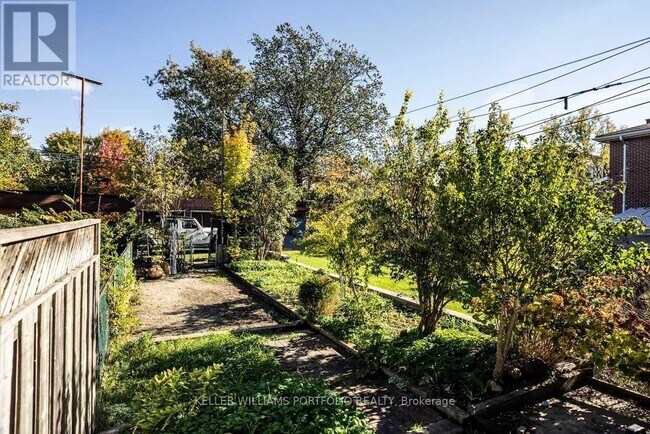 Photo du bâtiment - 821 Gladstone Ave