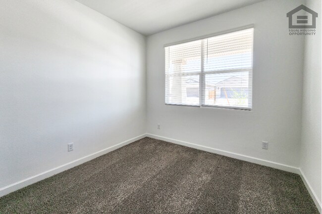 Building Photo - 40110 W Shaver Dr
