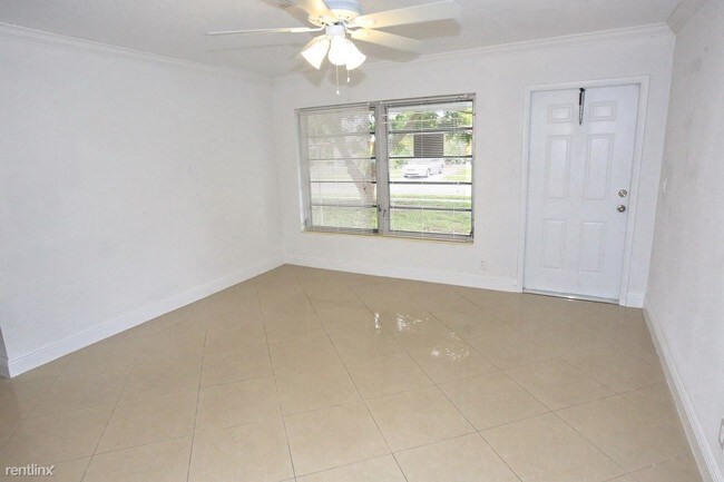 Building Photo - 6461 SW 16th Ct