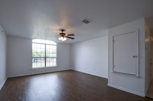 Building Photo - 3146 Douglas Fir 3BR/2BA Fourplex