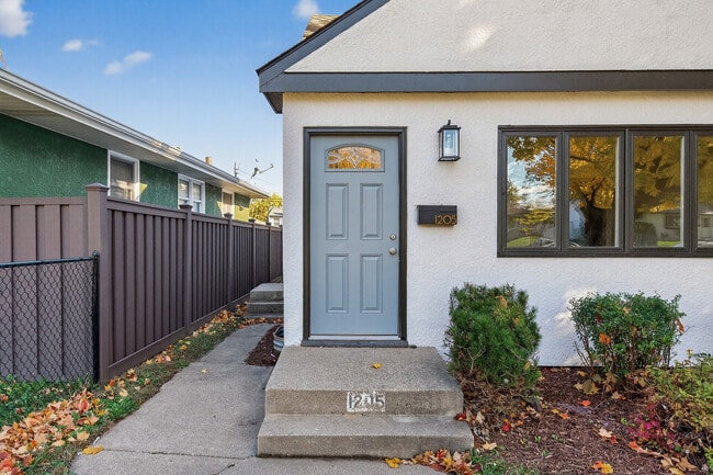 Building Photo - 1205 8th Ave S