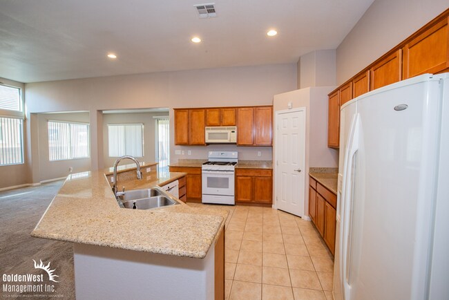 Building Photo - Gorgeous 3Bdm + Den 3Ba Home near Aliante ...