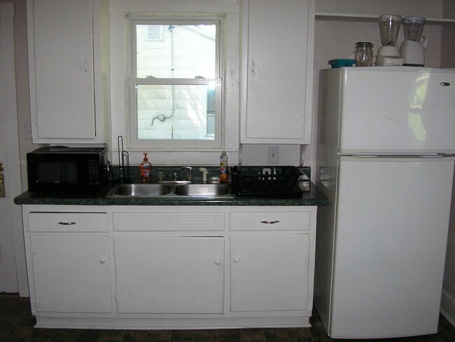 Foto del edificio - 1635 Sharon Dr