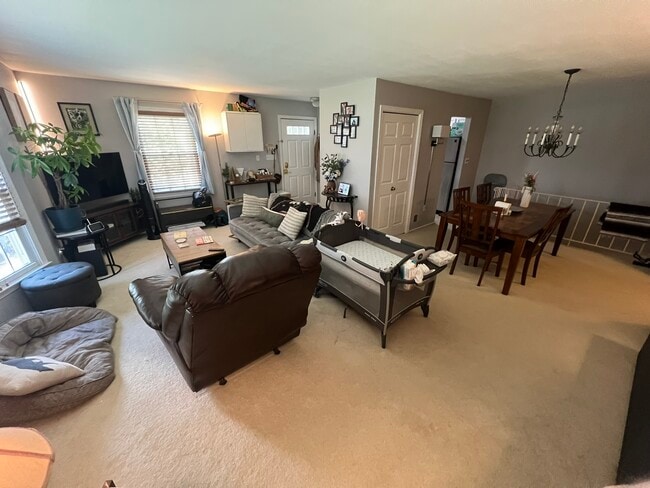 Open Concept Living and Dining Room - 55 Brandywyne Dr