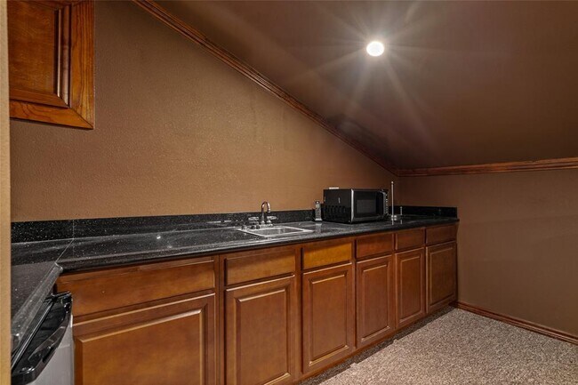 Building Photo - 6015 Pebble Beach Dr