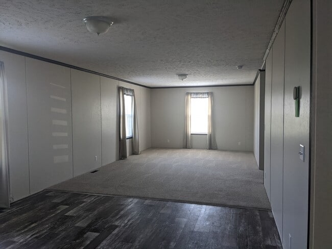 Building Photo - 215 Borman Ave