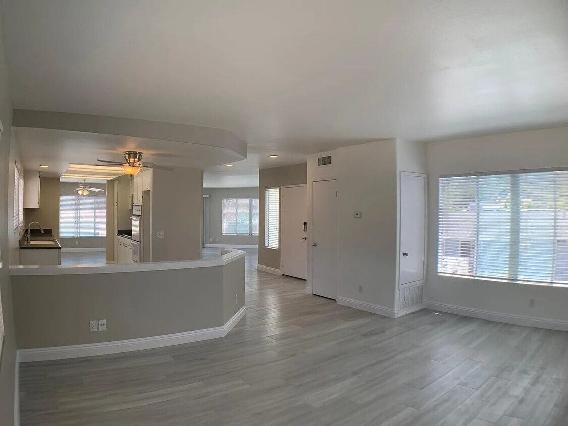 Foto principal - 4594 Cove Dr