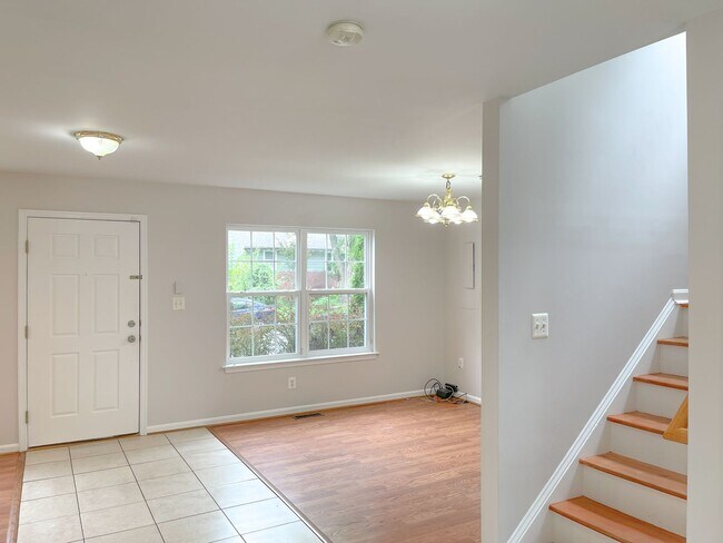 Foto del edificio - Lovely Traditional 5BR/3BA home in excelle...