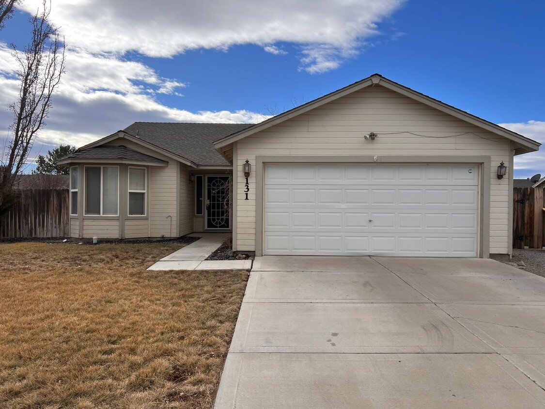 Primary Photo - House For Rent in Fernley