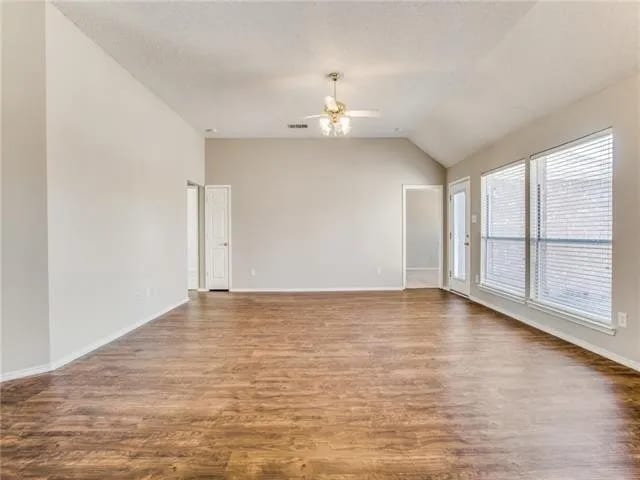 Building Photo - 2430 Norwich Dr