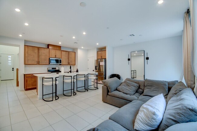 Building Photo - Stunning and Modern Townhome in Skye Canyon