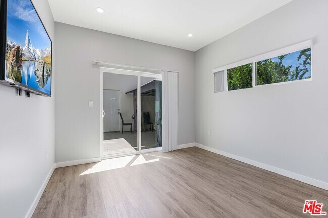 Foto del edificio - 8461 Calvin Ave