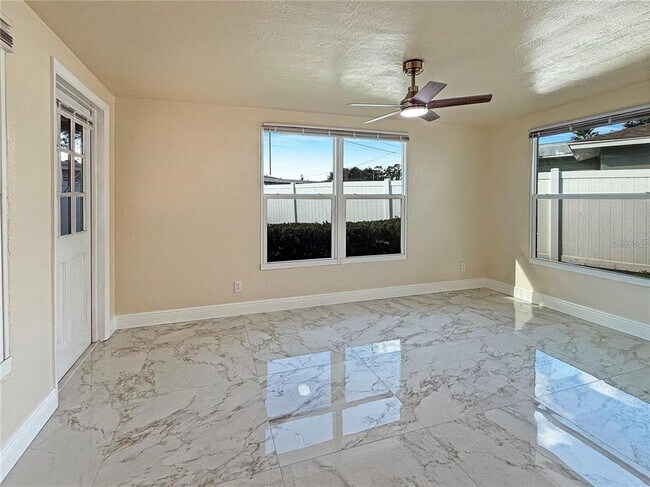 Foto del edificio - 8802 109th Ln N