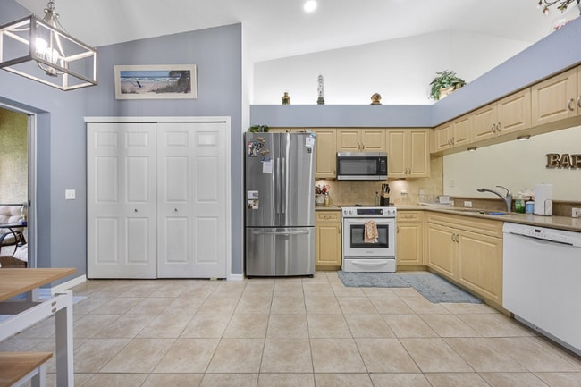 Foto del edificio - 25727 Lake Amelia Way