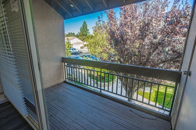 Foto del edificio - Fully Remodeled 2 Bedroom Condo for Rent in Valencia!