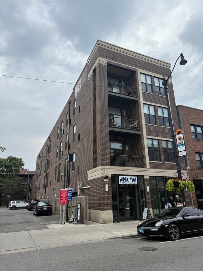 Building Photo - 3122 N Broadway