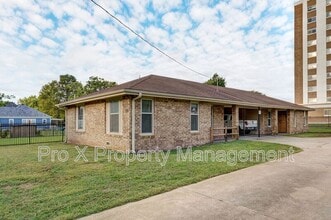 Building Photo - 753 S Campbell
