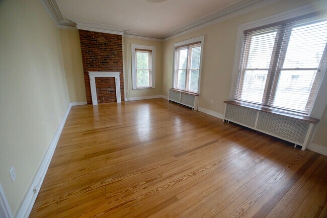 Building Photo - 208 Grand Ave