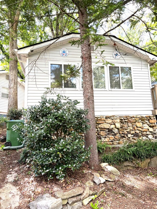 Foto del edificio - 1 Bedroom cottage, great Asheville location!