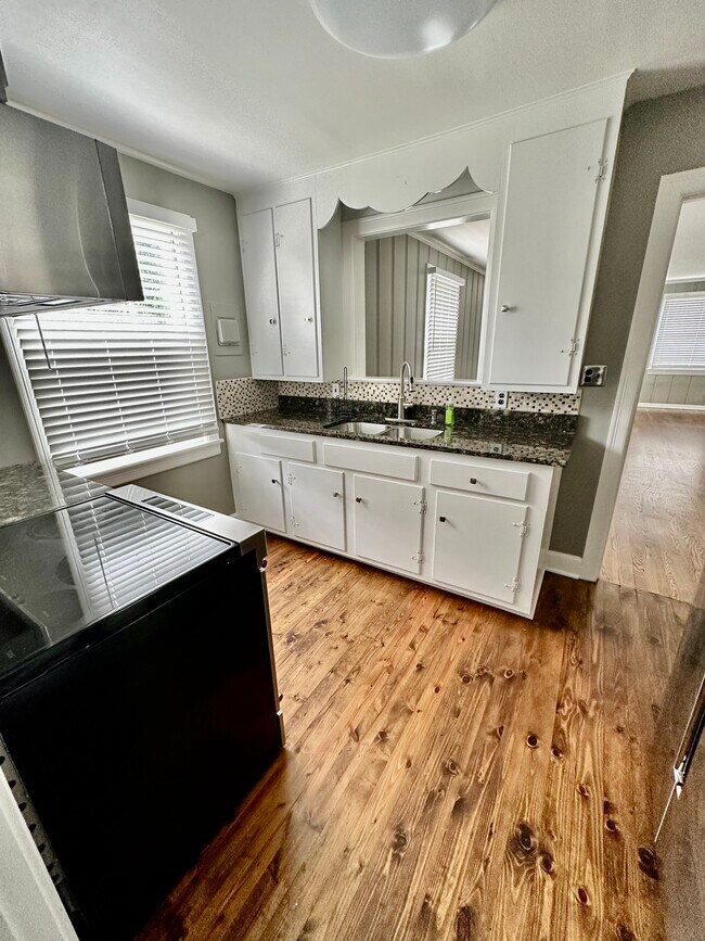 Foto del edificio - 1421 Ardee Ave