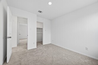 Building Photo - 3025 Fantasy Ter Dr