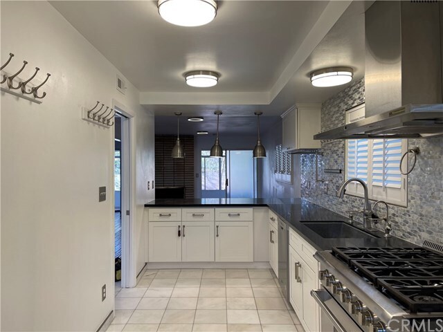 Foto del edificio - 9811 Longden Ave