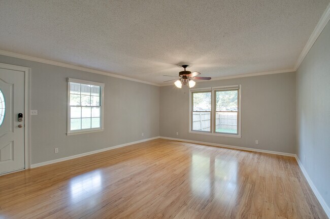 Spacious Living Room - 1434 Oakwood Ave NE