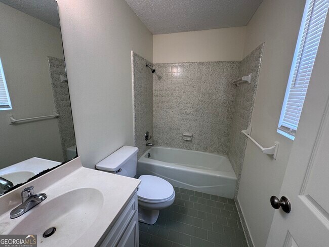 Building Photo - 1507 Claxton Dairy Rd