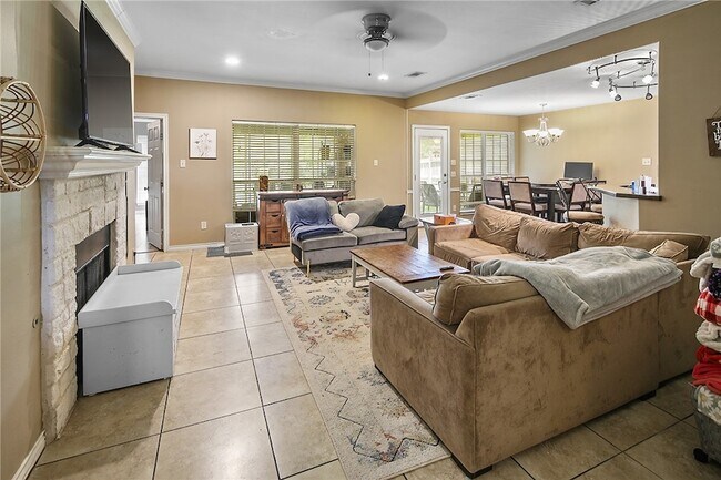 Foto del edificio - 335 Robelmont Dr