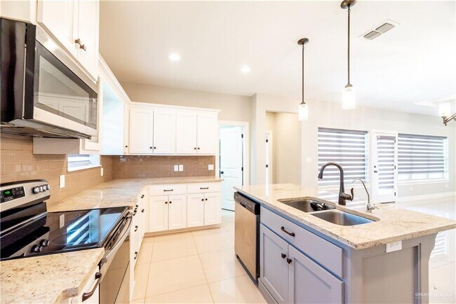 Building Photo - 5717 Oriole Ave