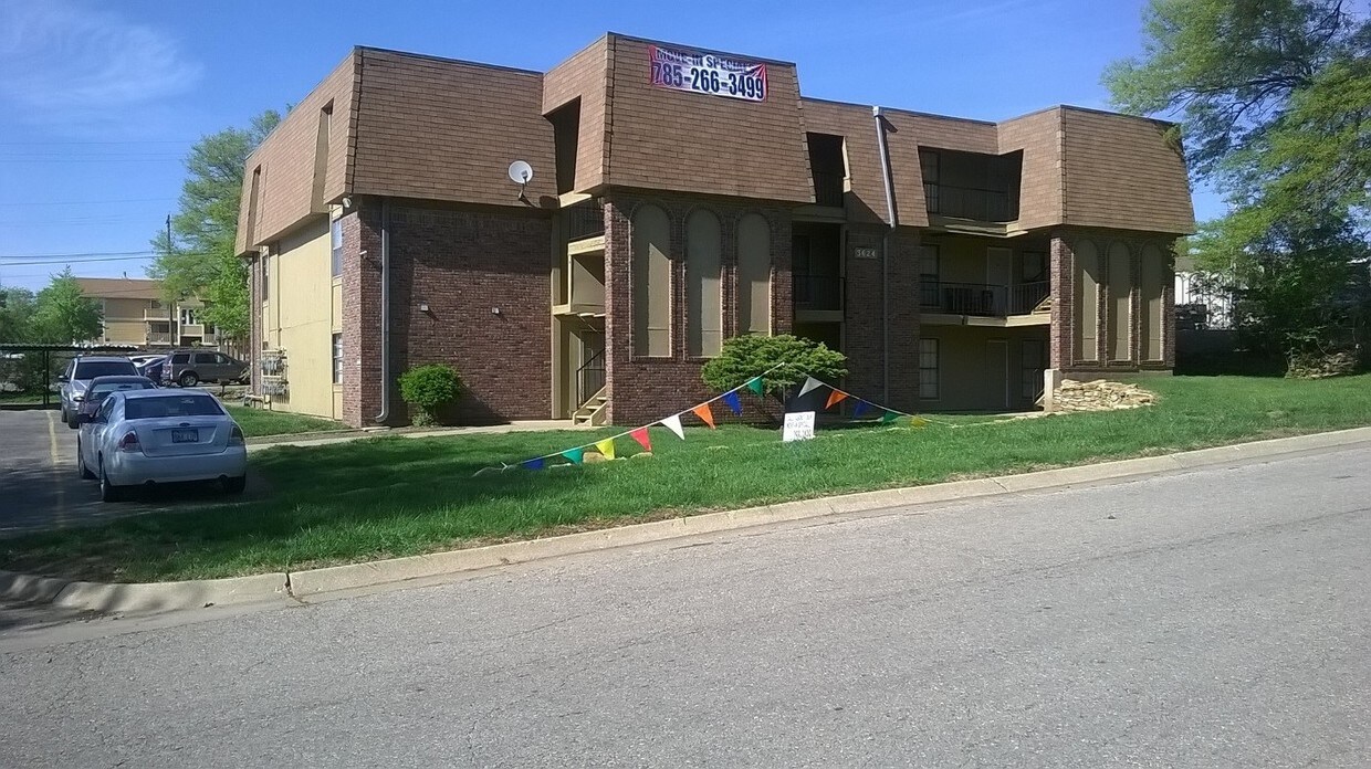 3714 SW 29th Terrace Unit 25E, Topeka, KS 66614 Apartment for Rent in