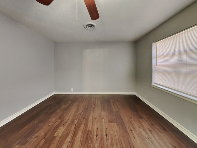 Foto del edificio - 2126 Ridgeway St
