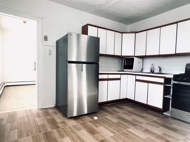 Building Photo - 16 E John St