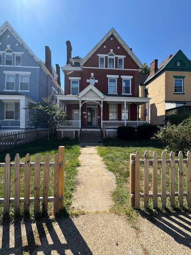 Foto del edificio - 5498 Hays Street