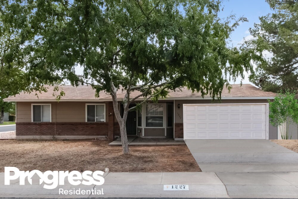 Primary Photo - 1227 N Elm Ct