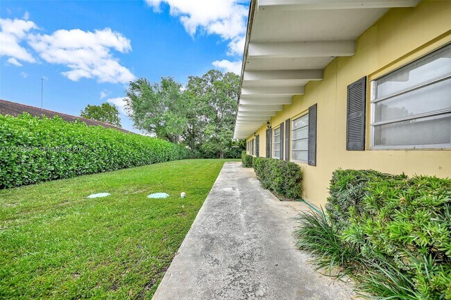 Foto del edificio - 2225 SW 62nd Ct