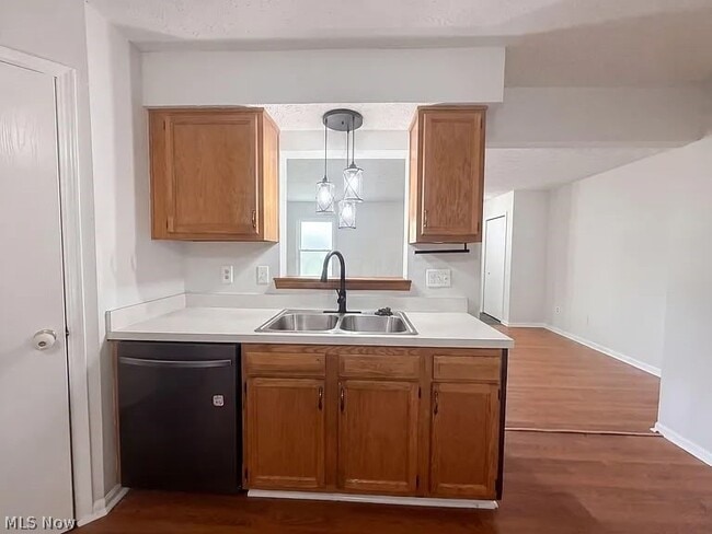 Building Photo - 1618 Saddlebrook Dr