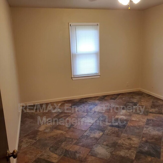 Building Photo - 2516 S Red Rock Rd