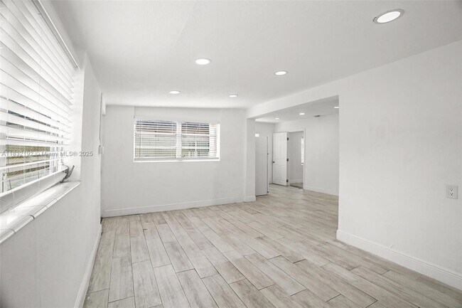 Building Photo - 25 SW 14th St