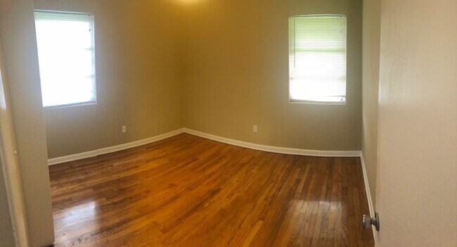 Building Photo - 1901 Crabapple Dr