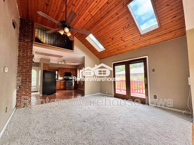 Foto del edificio - 612 E Hughes Ave