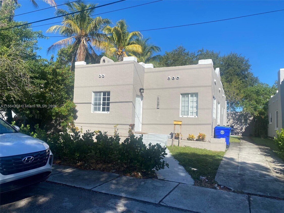 Foto principal - 545 NE 65th St