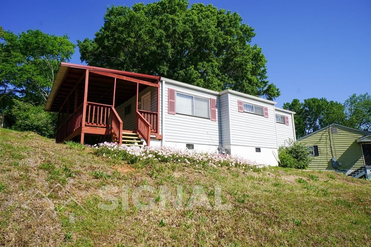 Primary Photo - 225 Pine St