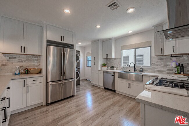 Foto del edificio - 3914 Somerset Dr
