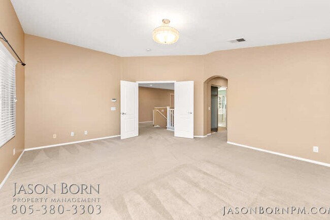 Building Photo - 490 Fallbrook Ave