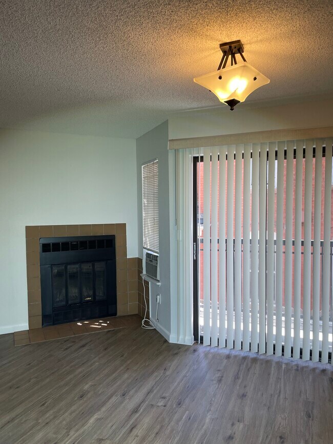 Chimenea de leña - 1934 18th St